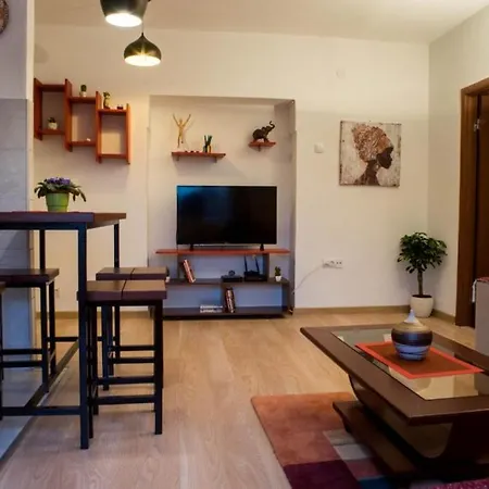 Peaceful Center Apartment *